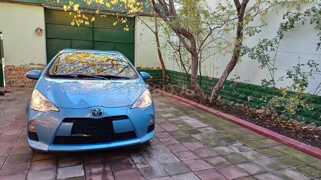 Toyota Prius C 2014, 69,000 km - 1.5 л - Gəncə