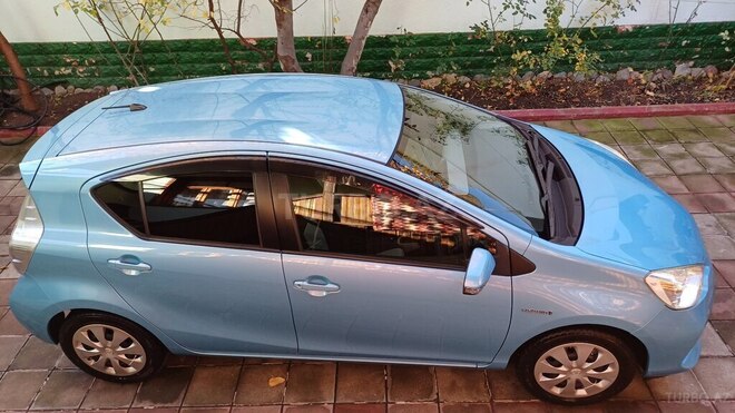 Toyota Prius C 2014, 69,000 km - 1.5 л - Gəncə