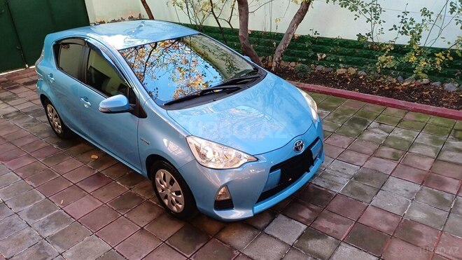 Toyota Prius C 2014, 69,000 km - 1.5 л - Gəncə