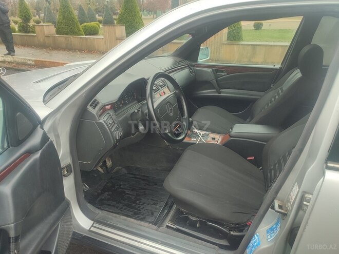 Mercedes E 220 1996, 347,950 km - 2.2 l - Masallı