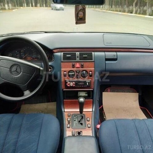 Mercedes E 240 1998, 389,741 km - 2.4 l - Qəbələ
