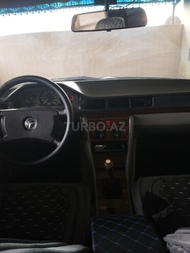 Mercedes E 230 1994, 352,100 km - 2.3 л - Salyan