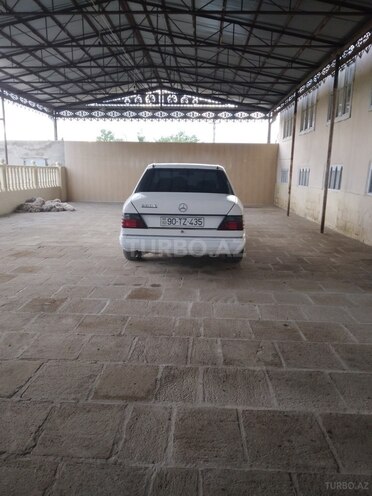 Mercedes E 230 1994, 352,100 km - 2.3 л - Salyan