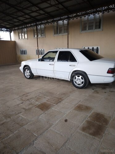 Mercedes E 230 1994, 352,100 km - 2.3 л - Salyan