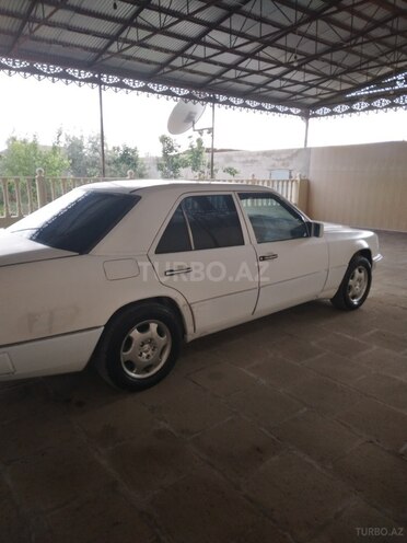 Mercedes E 230 1994, 352,100 km - 2.3 л - Salyan