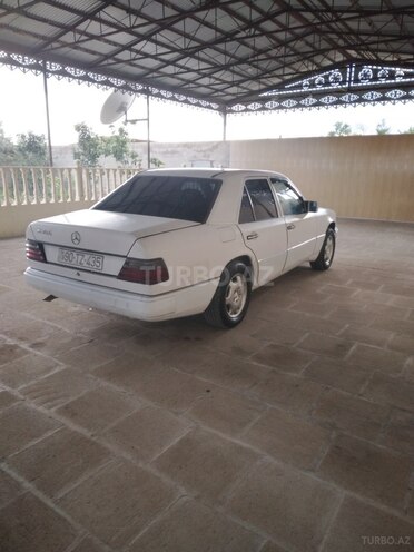 Mercedes E 230 1994, 352,100 km - 2.3 л - Salyan