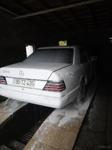 Mercedes E 230 1994, 352,100 km - 2.3 л - Salyan