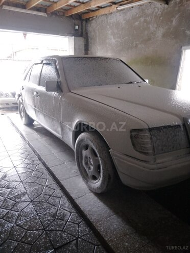 Mercedes E 230 1994, 352,100 km - 2.3 л - Salyan