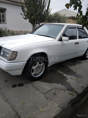 Mercedes E 230 1994, 352,100 km - 2.3 л - Salyan