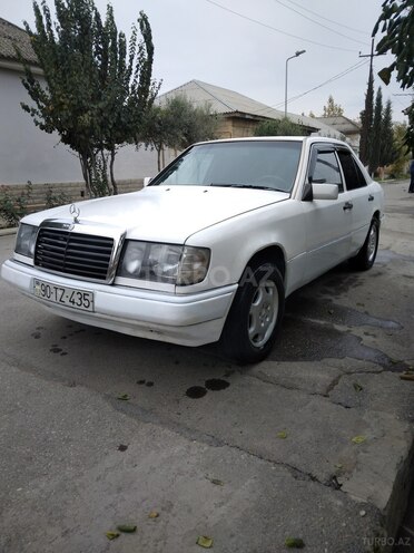 Mercedes E 230 1994, 352,100 km - 2.3 л - Salyan