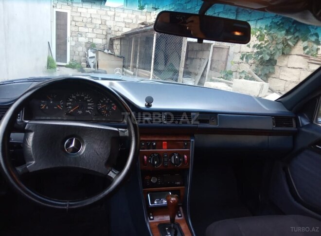 Mercedes E 220 1990, 300,000 km - 2.2 л - Bakı