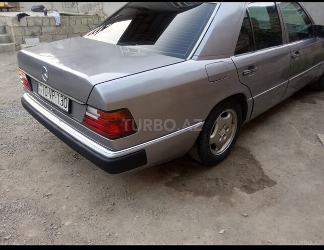Mercedes E 220 1990, 300,000 km - 2.2 л - Bakı