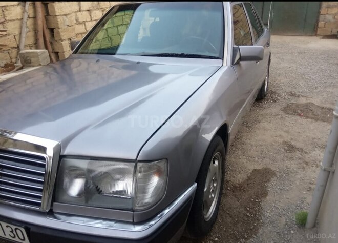 Mercedes E 220 1990, 300,000 km - 2.2 л - Bakı