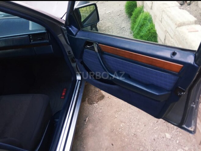Mercedes E 220 1990, 300,000 km - 2.2 л - Bakı