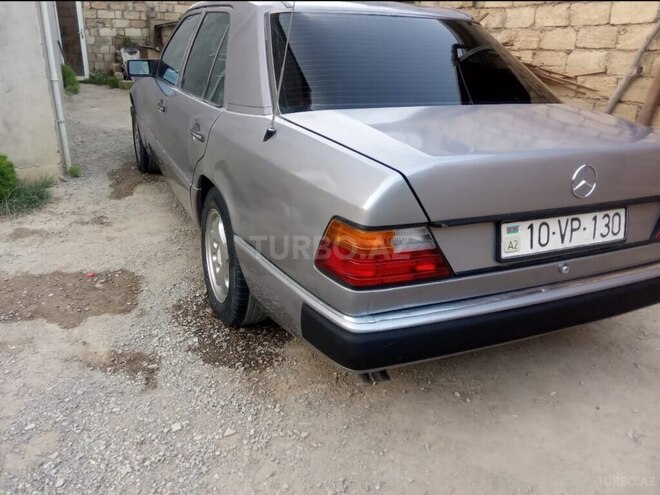 Mercedes E 220 1990, 300,000 km - 2.2 л - Bakı