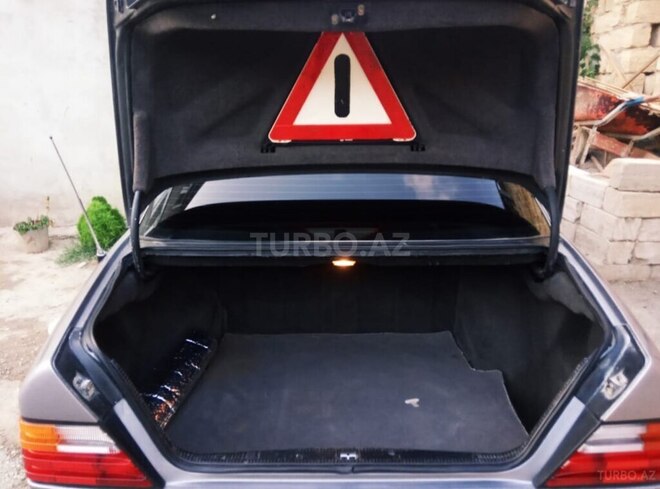 Mercedes E 220 1990, 300,000 km - 2.2 л - Bakı