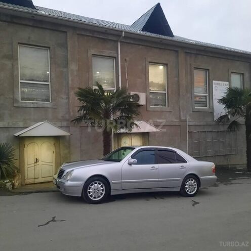 Mercedes E 220 2001, 300,000 km - 2.2 л - Bakı