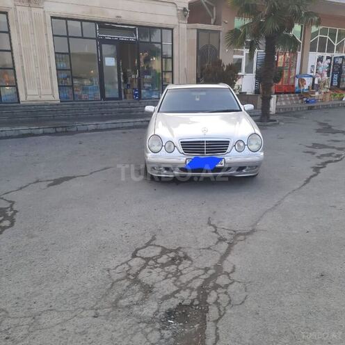 Mercedes E 220 2001, 300,000 km - 2.2 л - Bakı