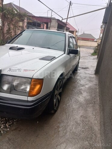 Mercedes E 260 1987, 215,000 km - 2.6 л - Bakı