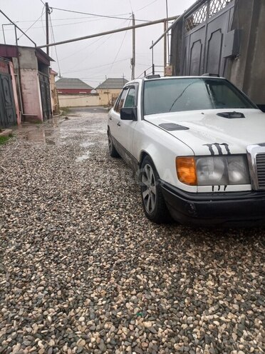 Mercedes E 260 1987, 215,000 km - 2.6 л - Bakı