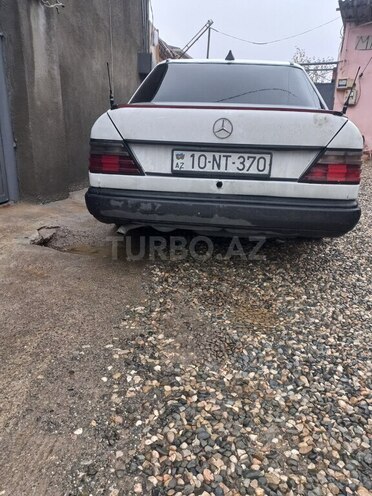 Mercedes E 260 1987, 215,000 km - 2.6 л - Bakı