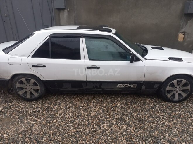 Mercedes E 260 1987, 215,000 km - 2.6 л - Bakı
