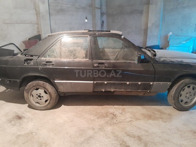 Mercedes 190 1993, 300,000 km - 2.0 l - Beyləqan