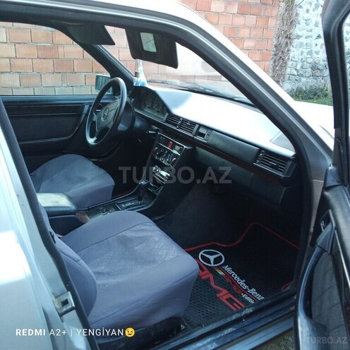 Mercedes E 220 1994, 100,000 km - 2.2 l - Zaqatala