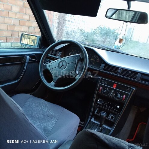 Mercedes E 220 1994, 100,000 km - 2.2 l - Zaqatala