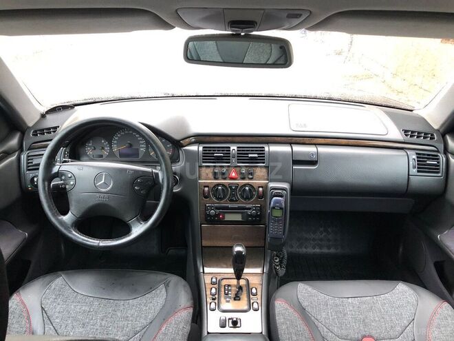 Mercedes E 220 2001, 287,787 km - 2.2 l - Bakı