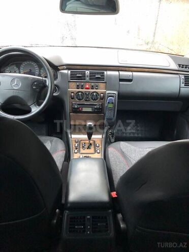 Mercedes E 220 2001, 287,787 km - 2.2 l - Bakı