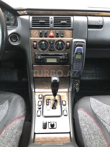 Mercedes E 220 2001, 287,787 km - 2.2 l - Bakı