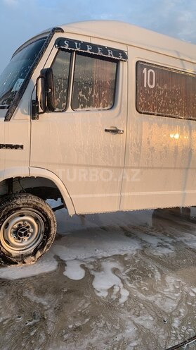 Mercedes 208 D 1993, 330,000 km - 2.3 л - Sabirabad