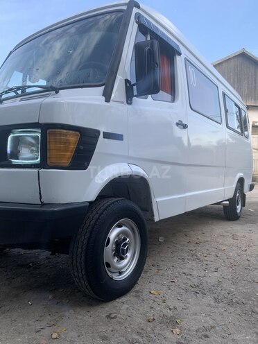 Mercedes 208 D 1993, 330,000 km - 2.3 л - Sabirabad