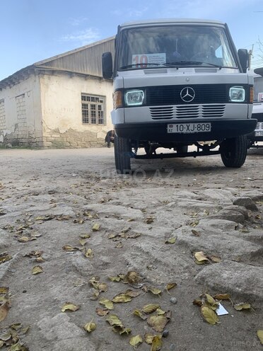 Mercedes 208 D 1993, 330,000 km - 2.3 л - Sabirabad
