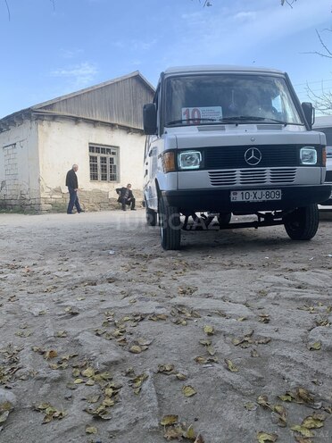 Mercedes 208 D 1993, 330,000 km - 2.3 л - Sabirabad