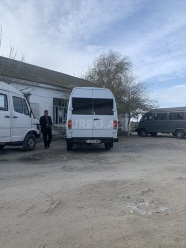 Mercedes 208 D 1993, 330,000 km - 2.3 л - Sabirabad
