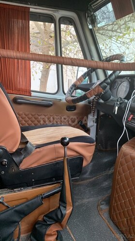 Mercedes 208 D 1993, 330,000 km - 2.3 л - Sabirabad