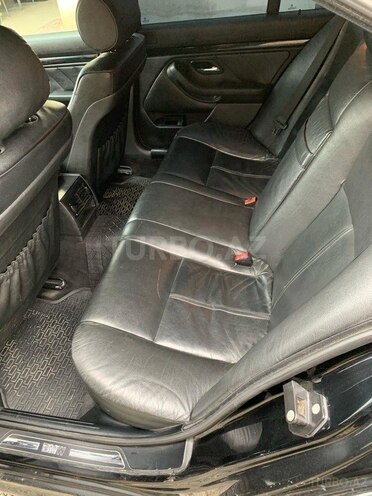 BMW 525 2003, 300,000 km - 2.5 л - Bakı