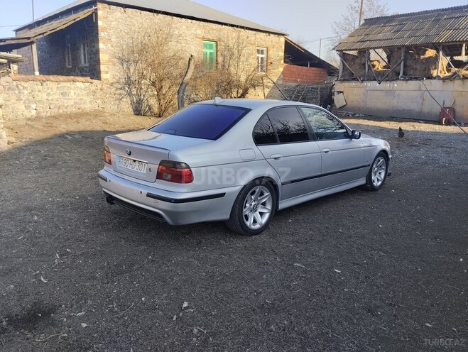 BMW 528 1998, 350,000 km - 2.8 l - Qax