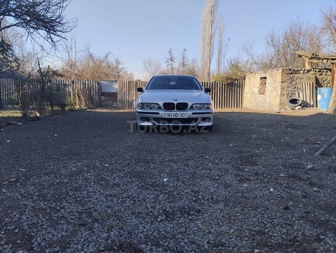 BMW 528 1998, 350,000 km - 2.8 l - Qax