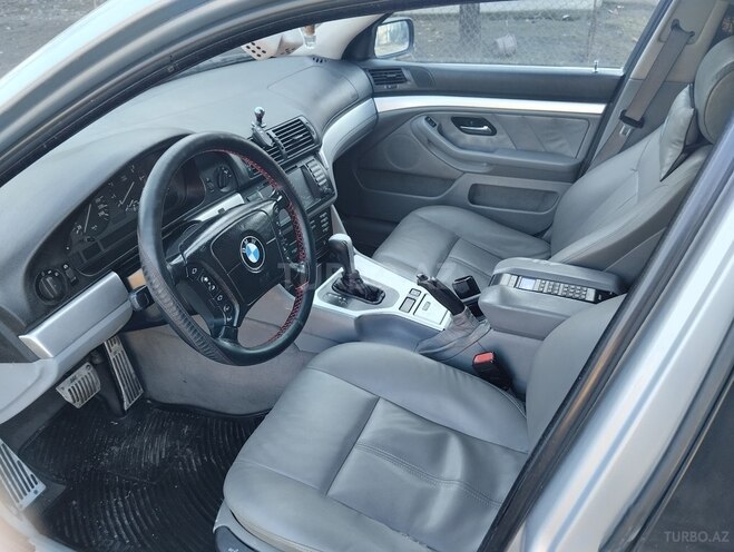 BMW 528 1998, 350,000 km - 2.8 l - Qax