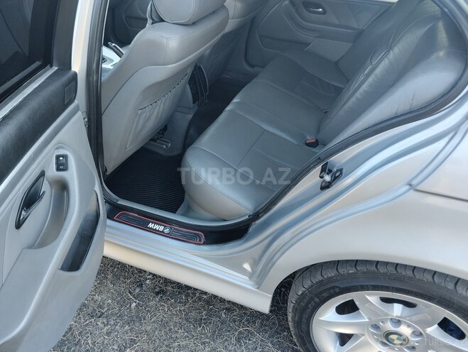 BMW 528 1998, 350,000 km - 2.8 l - Qax