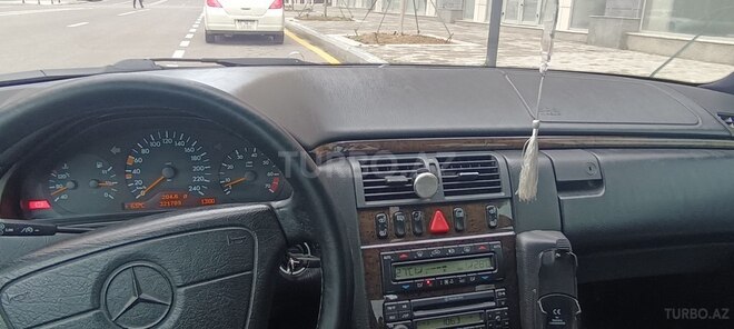 Mercedes E 240 1998, 321,789 km - 2.4 l - Bakı