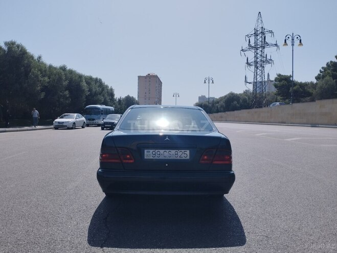 Mercedes E 270 2001, 590,000 km - 2.7 l - Bakı