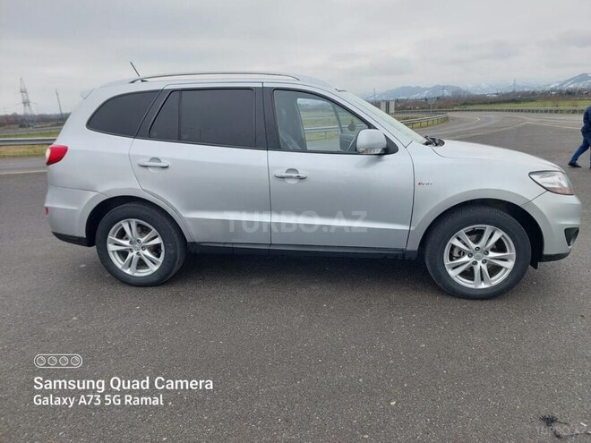 Hyundai Santa Fe 2011, 400,000 km - 2.0 l - Astara