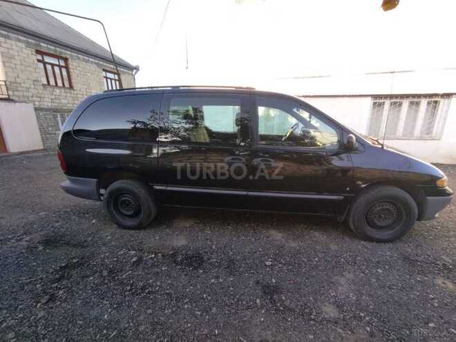 Chrysler Voyager 1996, 308,000 km - 2.5 l - Tovuz