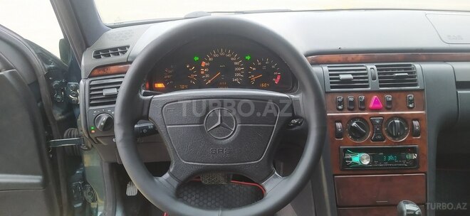 Mercedes E 230 1996, 209,000 km - 2.3 l - Sumqayıt