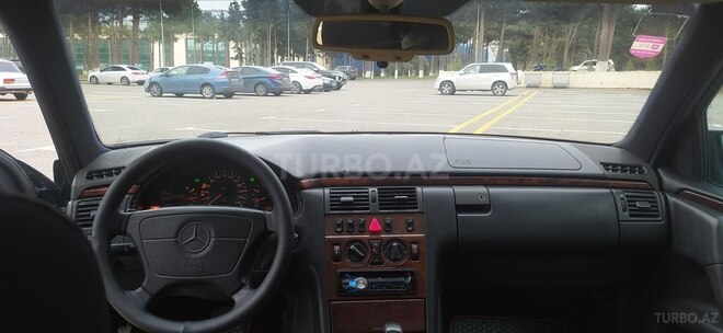 Mercedes E 230 1996, 209,000 km - 2.3 l - Sumqayıt