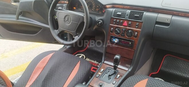 Mercedes E 230 1996, 209,000 km - 2.3 l - Sumqayıt